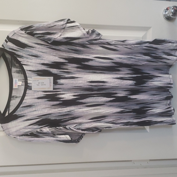 LuLaRoe Tops - Lularoe 3X Olive Blue Hued Water Color Top